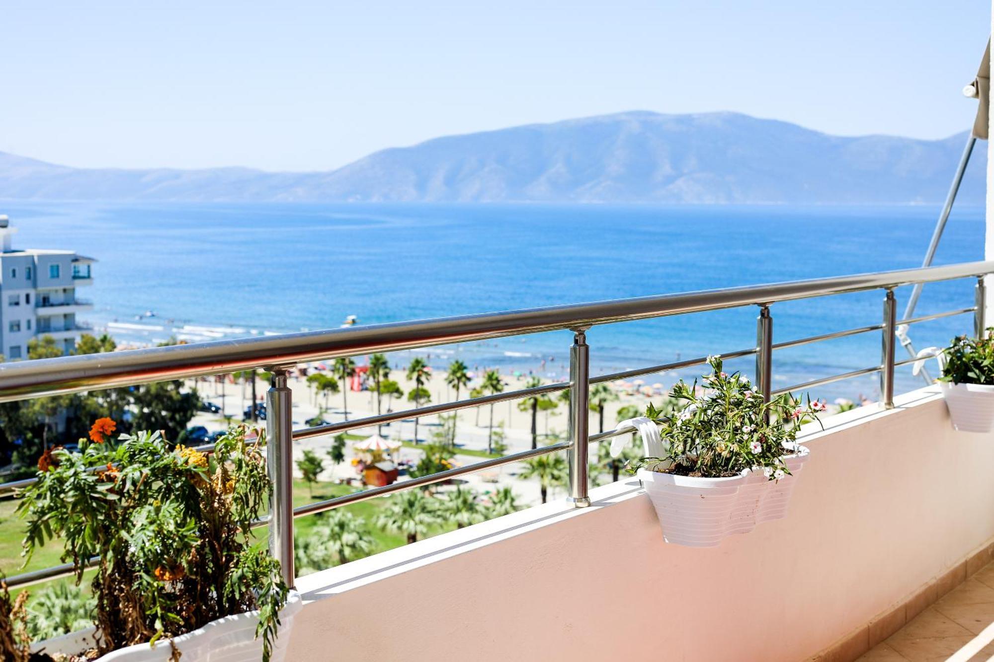 Sea Gem Apartment Вльора Екстер'єр фото